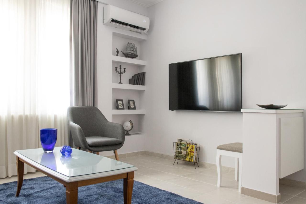 Mystique Apartment Komotini Bagian luar foto